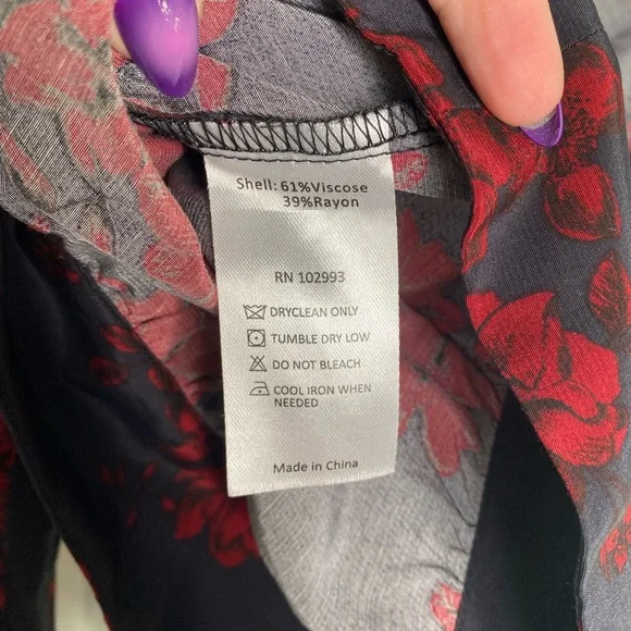 FINAL SALE Marissa Webb Floral Deep V Neck Long Sleeve Button Crop Blouse Size 4 - Picture 3 of 7